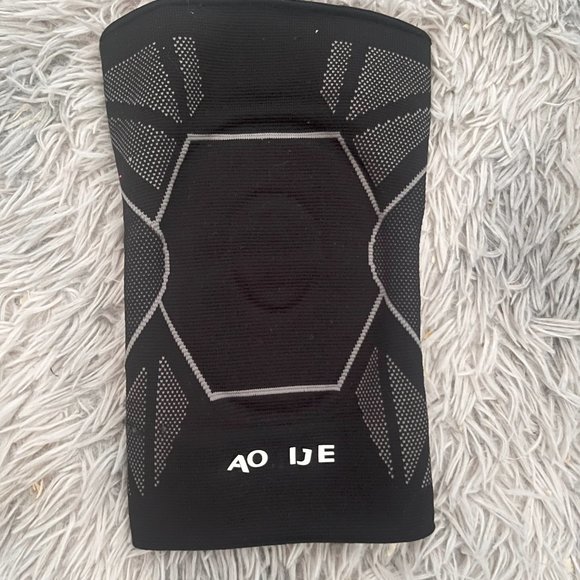 Protective Knee support compression sleeve - Picture 1 of 4